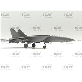 ICM 72177- MiG-25 PD, Soviet Interceptor Fighter