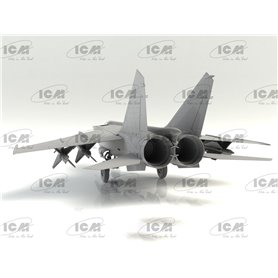 ICM 72177- MiG-25 PD, Soviet Interceptor Fighter