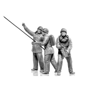ICM 1:35 Soviet Firemen (1980s)