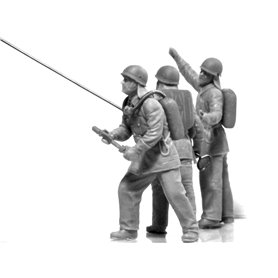 ICM 1:35 Soviet Firemen (1980s)