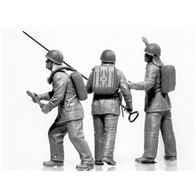 ICM 1:35 Soviet Firemen (1980s)