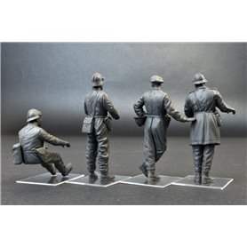 IBG 1:35 7TP Polski czołg lekki - jednowieżowy LIMITED EDITION (figurki Miniart Polish Tank Crew + Master Model metal/resin bar