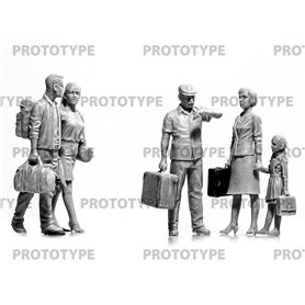 ICM 35905 Chernobyl#5. Extraction (4 adults, 1 child and luggage) (100% new molds)