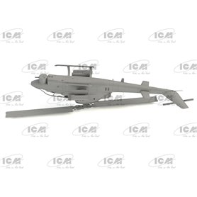 ICM 32060 + ICM 3001 AH-1G Cobra + Acrylic Paint Set