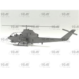 ICM 32060 + ICM 3001 AH-1G Cobra + Acrylic Paint Set