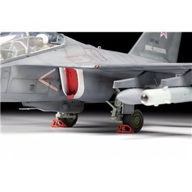 Zvezda 4818 Russian Light Bomber YAK-130 "Mitten"