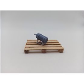 Yamamoto 1:24 Butla nitro na stojaku
