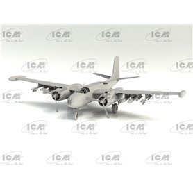 ICM 48280 B-26K with USAF Pilots & Ground Personnel