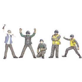 Fujimi 1:72 FLIGHT DECK CREW AND CARRIER TRACTOR