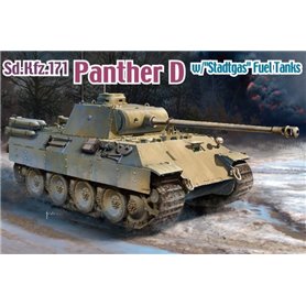 Dragon 1:35 Panther D w/"STADTGAS"FUELTANKS