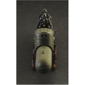 Italeri 5621 1/35 S.L.C. "Maiale" with crew