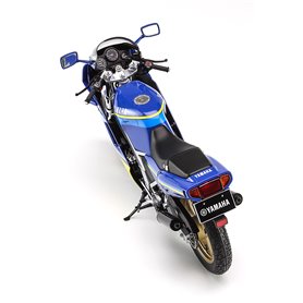 Hasegawa 21737 Yamaha TZR250 (1KT) "Faraway Blue" (1986)