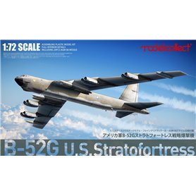 Modelcollect UA72212 USAF B-52 Stratofortress strategic Bomber new version