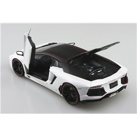 Aoshima 1:24 Lamborghini Aventador Pirelli Edition 2014