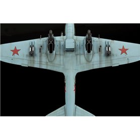 Zvezda 1:48 Ilyushin Il-2 Stormovik Model 1943 - SOVIET TWO-SEAT ATTACK AIRCRAFT