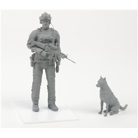 G&G Simulations 1:35 Operator NATO – przewodnik z psem bojowym MPC