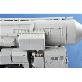 Trumpeter 01082 15U175 TEL of RS-12M1 Topol-M ICBM complex