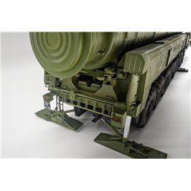 Trumpeter 01082 15U175 TEL of RS-12M1 Topol-M ICBM complex