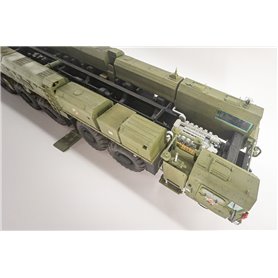 Trumpeter 01082 15U175 TEL of RS-12M1 Topol-M ICBM complex