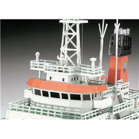 Revell 05218 1/300 German Research Vessel Meteor
