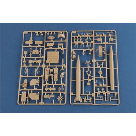 Hobby Boss 1:72 Wyrzutnia (9P117M1) z rakietą R17 9K72 zestaw rakietowy Elbrus Scud B - 1:72