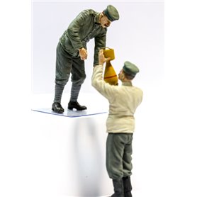 Copper State Models F32-005 German Aerodrome Personnel Bomb Loading Team WWI Figures