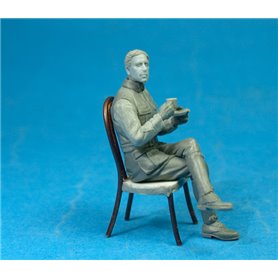 Copper State Models F32-050 French Airman Coffee With Croissant WWI Figures