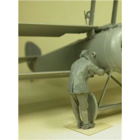 Copper State Models F32-026 RFC Air Mechanic Checking Aeroplane WWI Figures