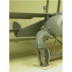 Copper State Models 1:32 RFC AIR MECHANIC CHECKING AEROPLANE WWI FIGURES 