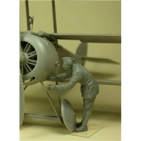 Copper State Models 1:32 RFC AIR MECHANIC CHECKING AEROPLANE WWI FIGURES