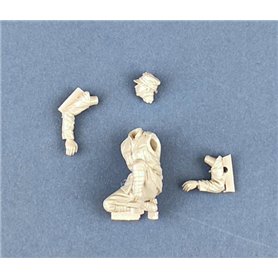 Copper State Models 1:35 ITALIAN ARMOURED CAR CREW CHANGING TIRE