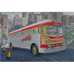 Roden 1:35 GMC PD-3751 - SILVERSIDE TRAILWAGON - TRAILWAYS COMPANY