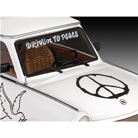 Revell 07713 1/24 Trabant 601S "Builder's Choice"