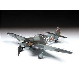 Zvezda 1:48 Yakovlev Yak-9 - SOVIET FIGHTER