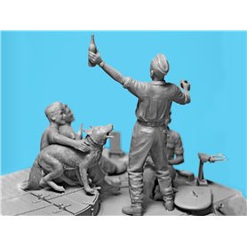 ICM 1:35 "PROST!" - BETWEEN BATTLES ON BERGEPANTHER