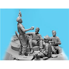 ICM 1:35 "PROST!" - BETWEEN BATTLES ON BERGEPANTHER