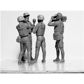 ICM 1:35 JOURNALISTS IN WAR