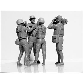 ICM 1:35 JOURNALISTS IN WAR