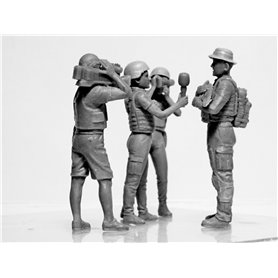 ICM 1:35 JOURNALISTS IN WAR
