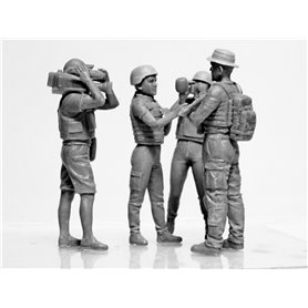 ICM 1:35 JOURNALISTS IN WAR