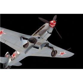 Zvezda 1:48 Yakovlev Yak-9T - SOVIET FIGHTER