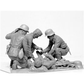 ICM 35620 WWII German Military Medical Personnel