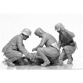 ICM 35620 WWII German Military Medical Personnel