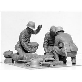 ICM 35620 WWII German Military Medical Personnel