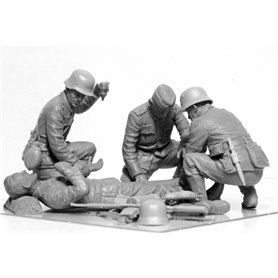 ICM 35620 WWII German Military Medical Personnel