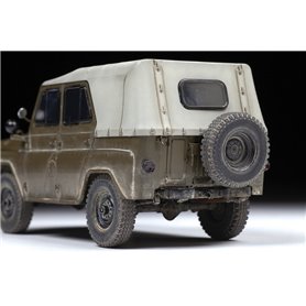 Zvezda 3629 UAZ-469 Soviet Military Off-Road Vehicle 1/35