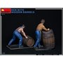 Mini Art 38070 Men With Wooden Barrels
