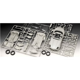 Revell 05662 1/24 Gift Set - BMW Z8 (James Bond 007) "The World Is Not Enough"