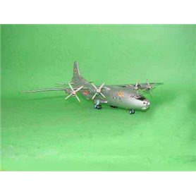 Trumpeter 04001 Antonov An-12BK Cub
