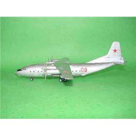 Trumpeter 04001 Antonov An-12BK Cub